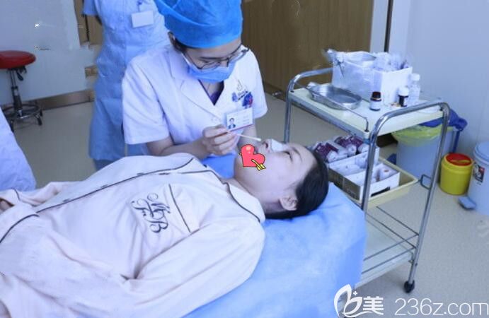 杨瑞假体隆鼻失败修复术后第4天
