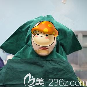 杨国梁院长帮我做假体垫下巴术后即刻下巴肿胀 杨国梁院长帮我做假体垫下巴术后即刻下巴肿胀