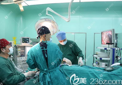 广州紫馨冯传波隆胸手术过程图