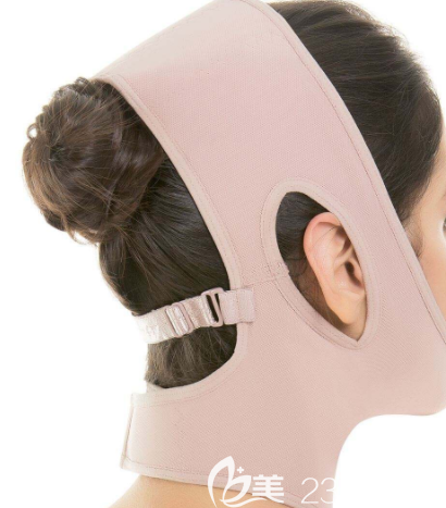 面部吸脂戴头套