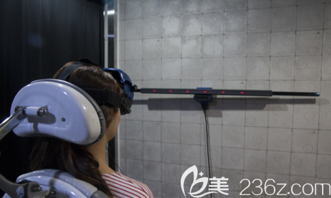 顾客在耳鸣眩晕治疗 顾客在耳鸣眩晕治疗