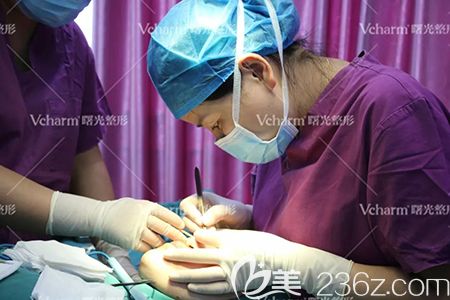 嘉兴曙光<!--<i data=20240703-sp></i>-->双眼皮手术中