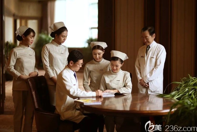 佳美口腔医生学习照片 佳美口腔医生学习照片