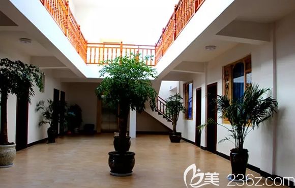 丽江德柏口腔医院大厅环境 丽江德柏口腔医院大厅环境