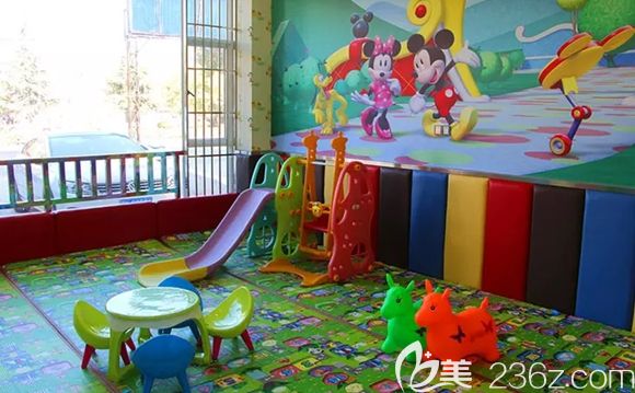 丽江德柏口腔儿童齿科候诊区 丽江德柏口腔儿童齿科候诊区