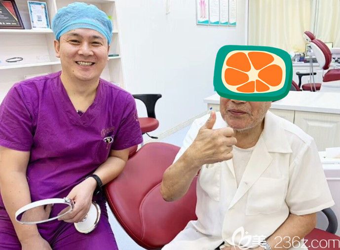 91岁老爷爷做完半口种植牙复诊时直说好