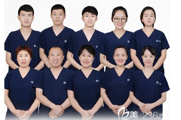 西诺口腔医生团队各成员合影照片 西诺口腔医生团队各成员合影照片