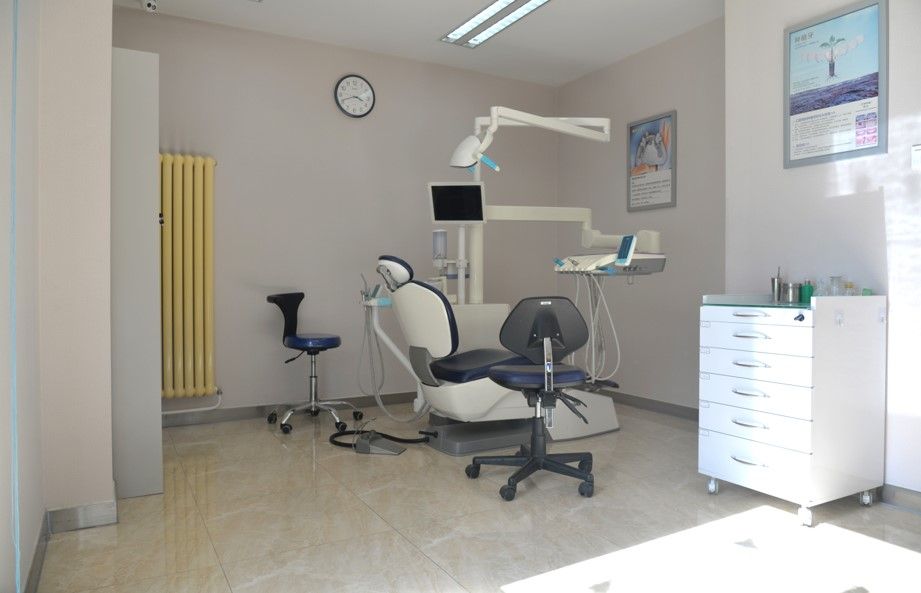 西诺口腔诊室及设备