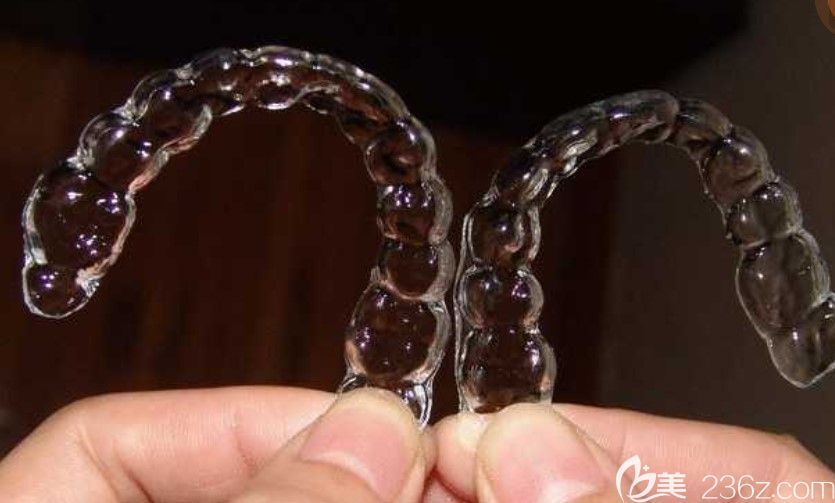 黄医生告诉大家隐形牙套都有哪些品牌 黄医生告诉大家隐形牙套都有哪些品牌