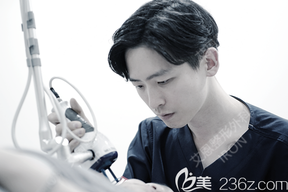 韩国艾恩整形许水源院长