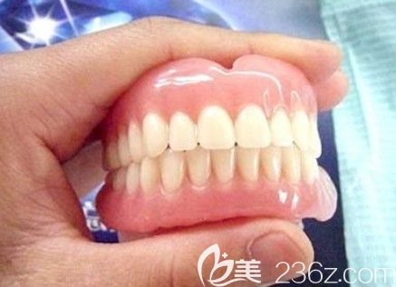 鼎植口腔曹振医生讲解：装了全口活动假牙不能吃饭怎么办