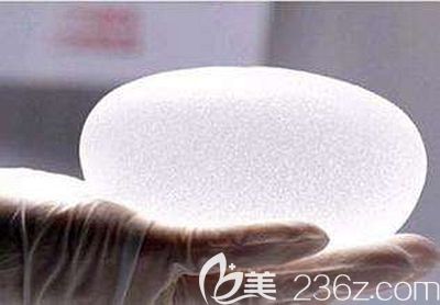 假体隆胸可以增大乳房体积