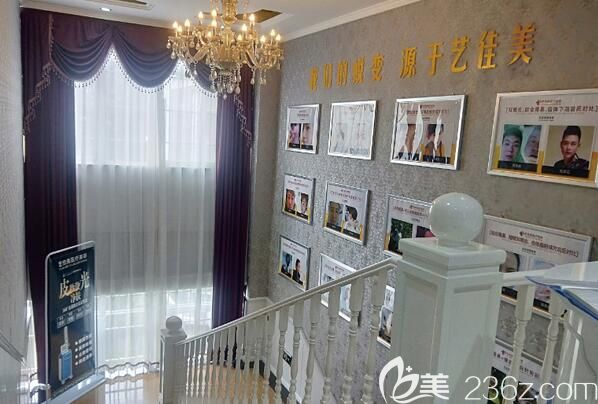 二楼楼梯墙面的整形案例 二楼楼梯墙面的整形案例