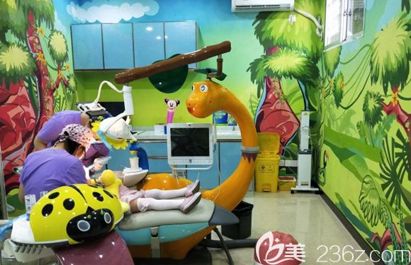 瑾帆口腔有乐园式的环境布置和的儿童诱导方法