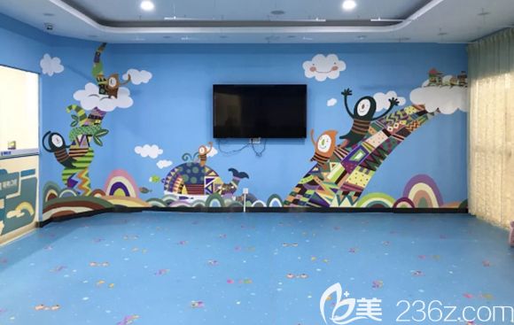 这里有专门的儿童诊疗室和儿童玩耍区