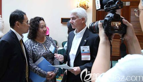 多次受邀参加世界植发大会 多次受邀参加世界植发大会