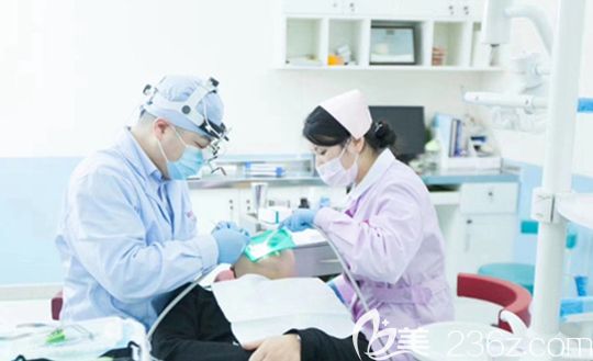 谢衡锋院长日常诊疗图 谢衡锋院长日常诊疗图