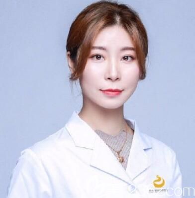 周仙云，现任苏州康美美容医院担任执业医师