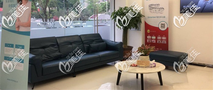 宽敞明亮的供顾客作息的区域 宽敞明亮的供顾客作息的区域