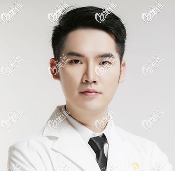 整形李成龙医生
