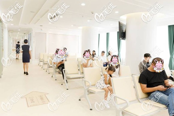 登特口腔宽敞舒适的等候区 登特口腔宽敞舒适的等候区