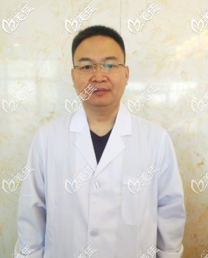 内蒙古赤峰佳丽医疗美容科主任张振林