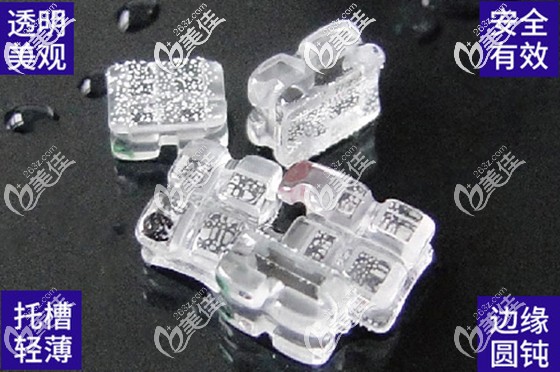 在深圳龙岗区牙科做冰晶自锁托槽矫正,现特价14800元起还送保持器哦