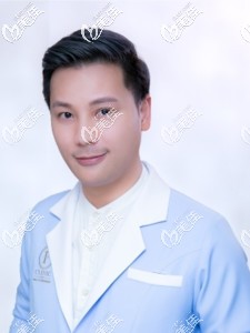 曼谷F CLINIC医美诊所医生Dr.Wutthiwat Anupansawang