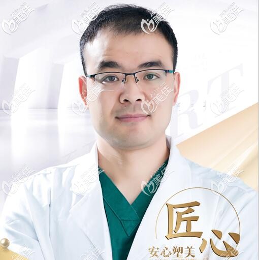 王洛生，容丽妍整形外科技术院长