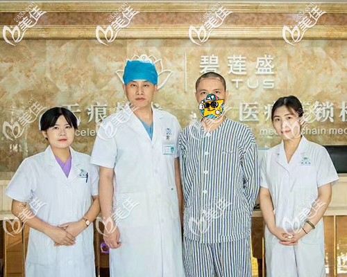 术前医生为了设计了种植方案 术前医生为了设计了种植方案