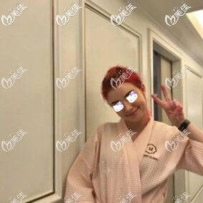 做假体隆胸术前照 做假体隆胸术前照