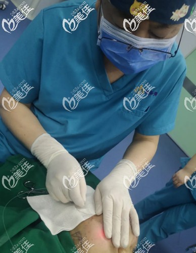 陈誉华院长为我做光纤溶脂瘦脸手术 陈誉华院长为我做光纤溶脂瘦脸手术