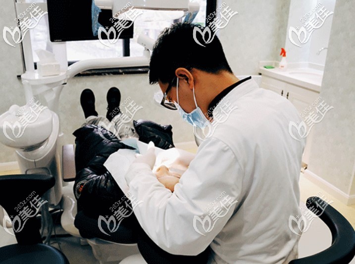 英美口腔医生在为我做复查 英美口腔医生在为我做复查
