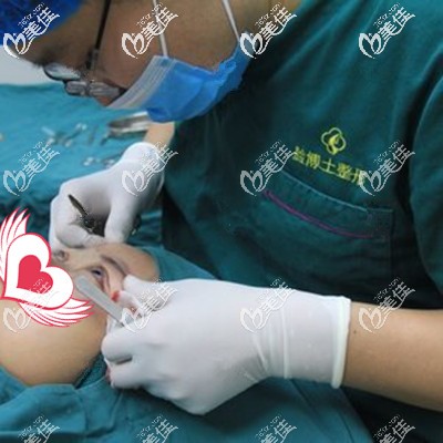 手术中医生为我操作 手术中医生为我操作