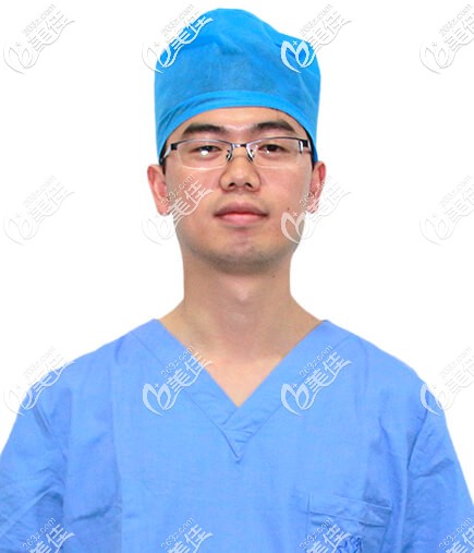 重庆碧莲盛植发医生梁峰 重庆碧莲盛植发医生梁峰