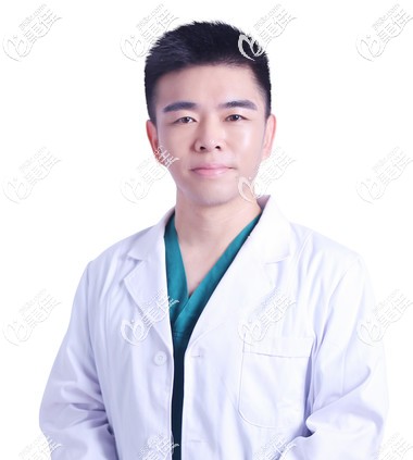 广州星团医美蔡泽翔擅长双眼皮和鼻综合隆鼻