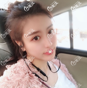 以我在重庆好美的手术经验来说，硅胶垫下巴10个垫9个取这种说法夸张了