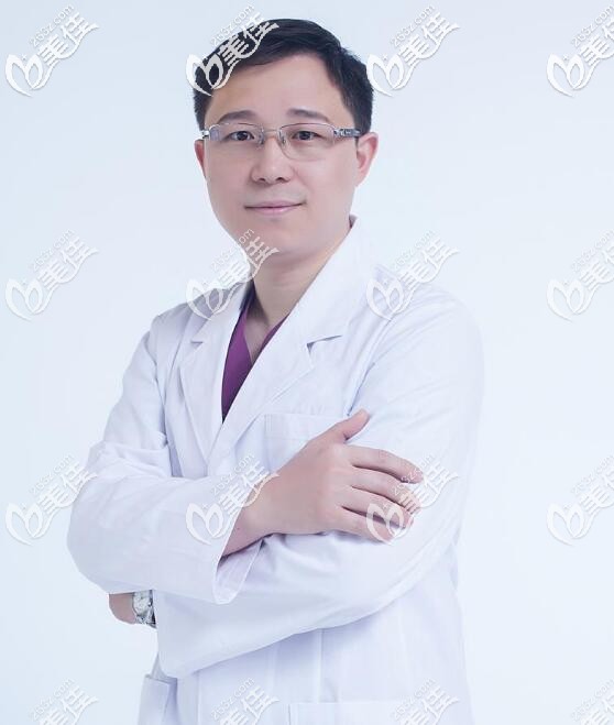 慈溪鼎植口腔的院长陈炳麟 慈溪鼎植口腔的院长陈炳麟
