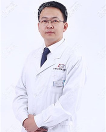 吉林中研整形外科医生刘晓吉