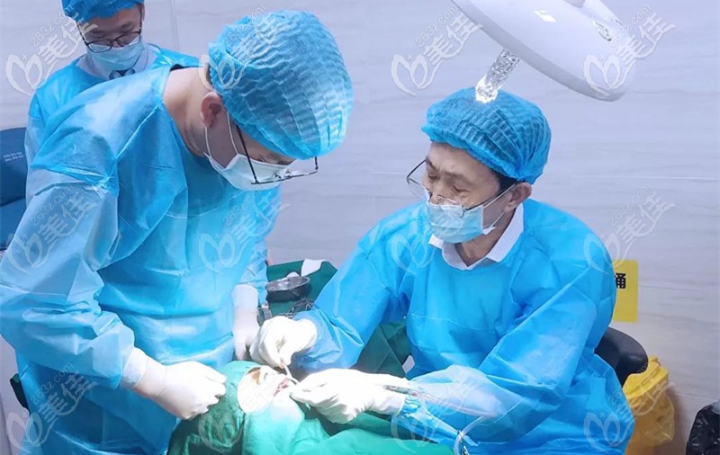 穿翼板VIIV即刻种植现场 穿翼板VIIV即刻种植现场