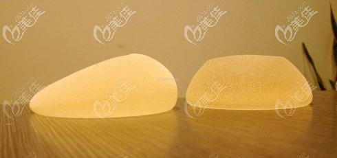 水滴型和圆形的假体区别