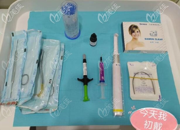 带美国奥美科进口自锁托槽会使用到的工具 带美国奥美科进口自锁托槽会使用到的工具