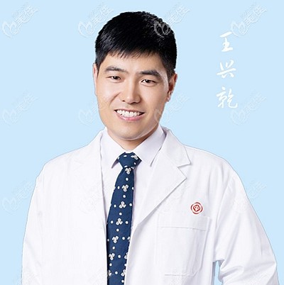 在南阳<!--<i data=20240709-sp></i>-->整形外科坐诊的王兴乾医生