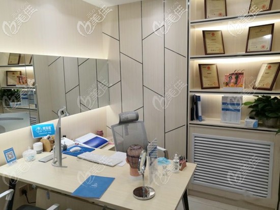 一对一植发术前面诊室