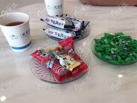 温馨的茶歇区全面服务顾客