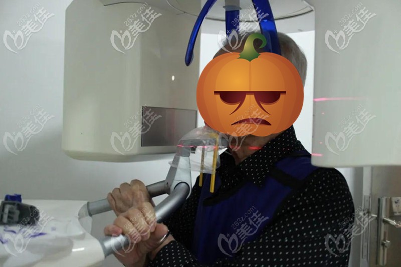 对口腔问题进行检查