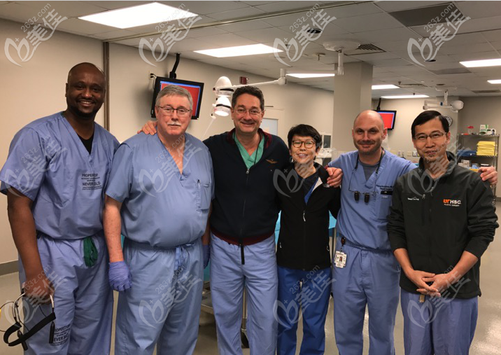 广东美恩刘祥厦医生在美国颅颌面外科进修时与美国<span style= 广东美恩刘祥厦医生在美国颅颌面外科进修时与美国<span style=