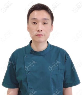 大连牙元素刘洋医生