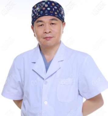 北京卓新华星做吸脂手术好的郭久璋医生