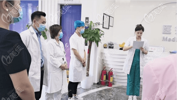 北京蒂凡妮医生工作照 北京蒂凡妮医生工作照